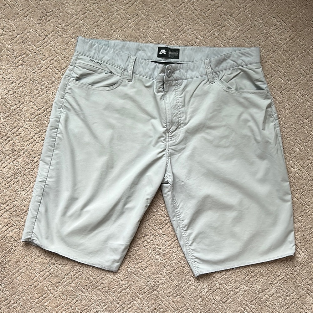 Nike Men's Flat Front Shorts - Light Gray